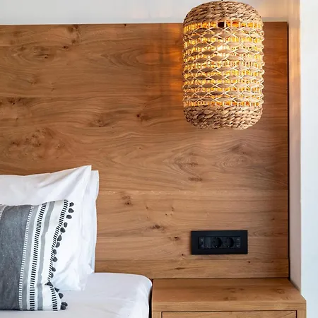 Mousonas Luxury Living *