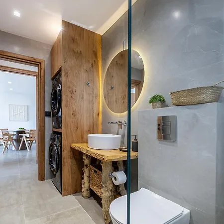 Mousonas Luxury Living شقة