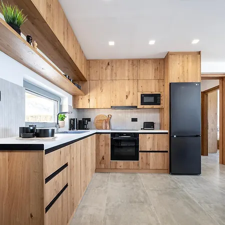 Mousonas Luxury Living شقة